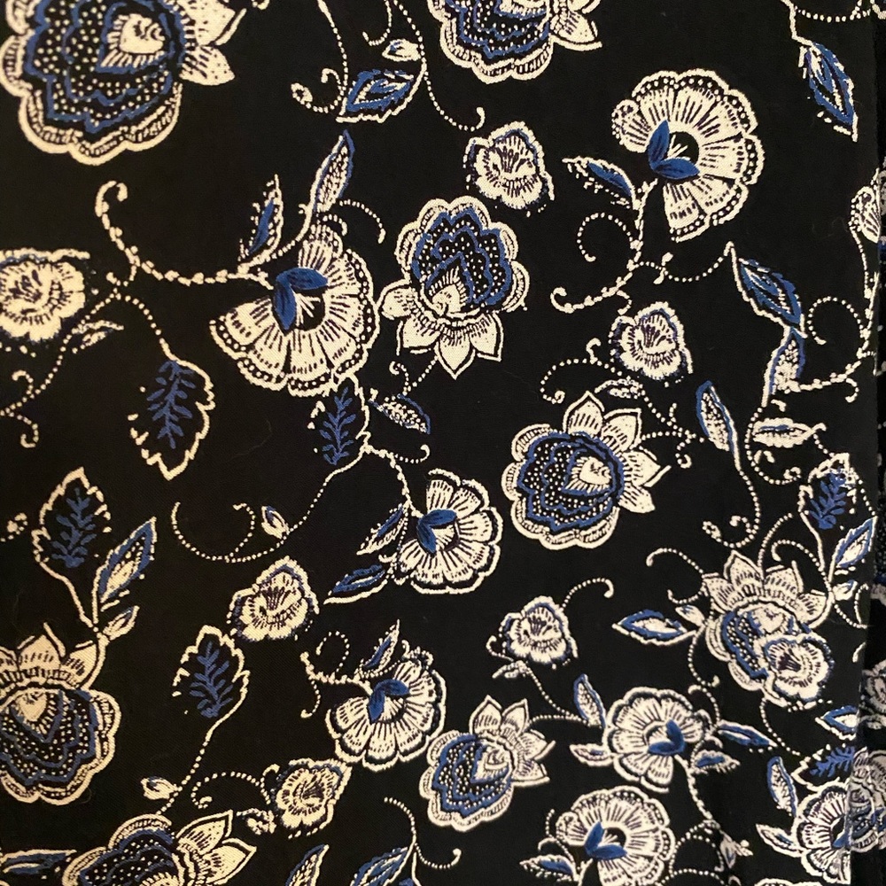 Francesca’s floral wide leg pants - Picture 6 of 7